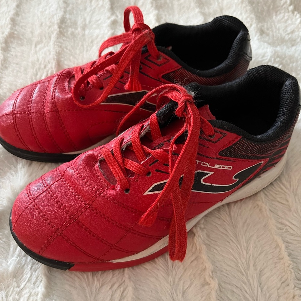 Joma Toledo kids indoor soccer shoes sz 13